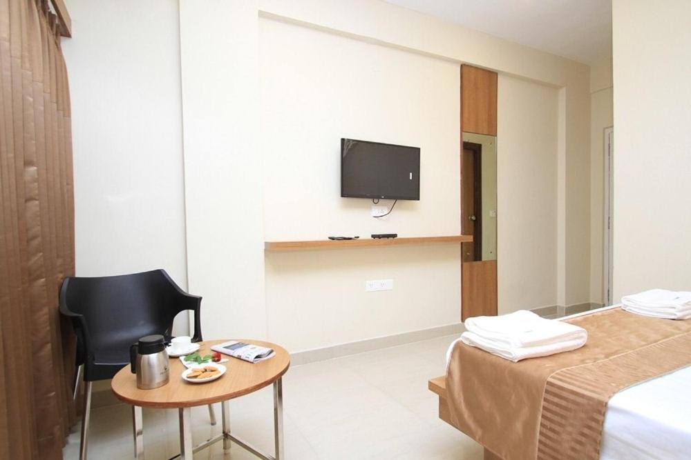 Samasth Rooms And Suits Májszúr Kültér fotó