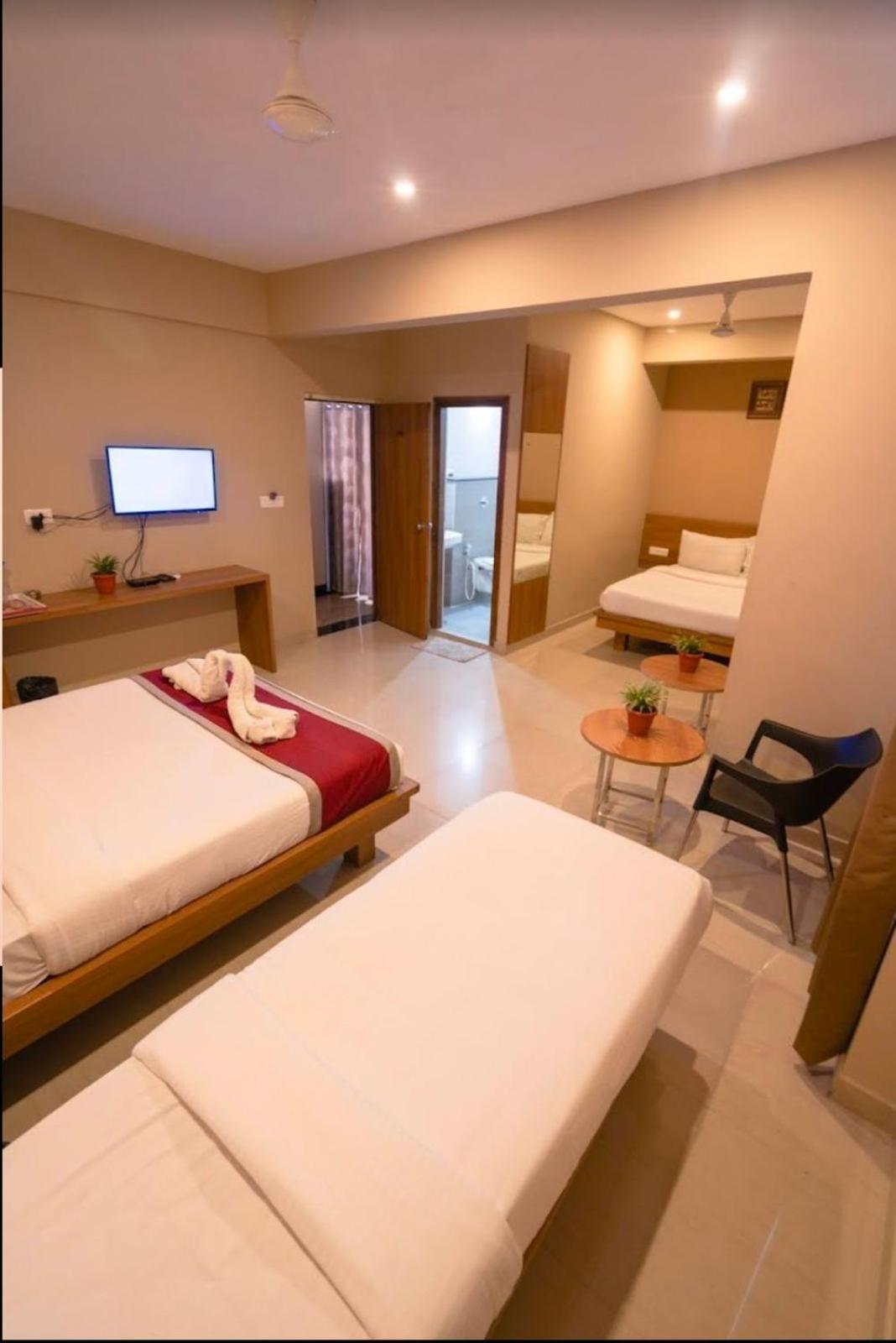Samasth Rooms And Suits Májszúr Kültér fotó