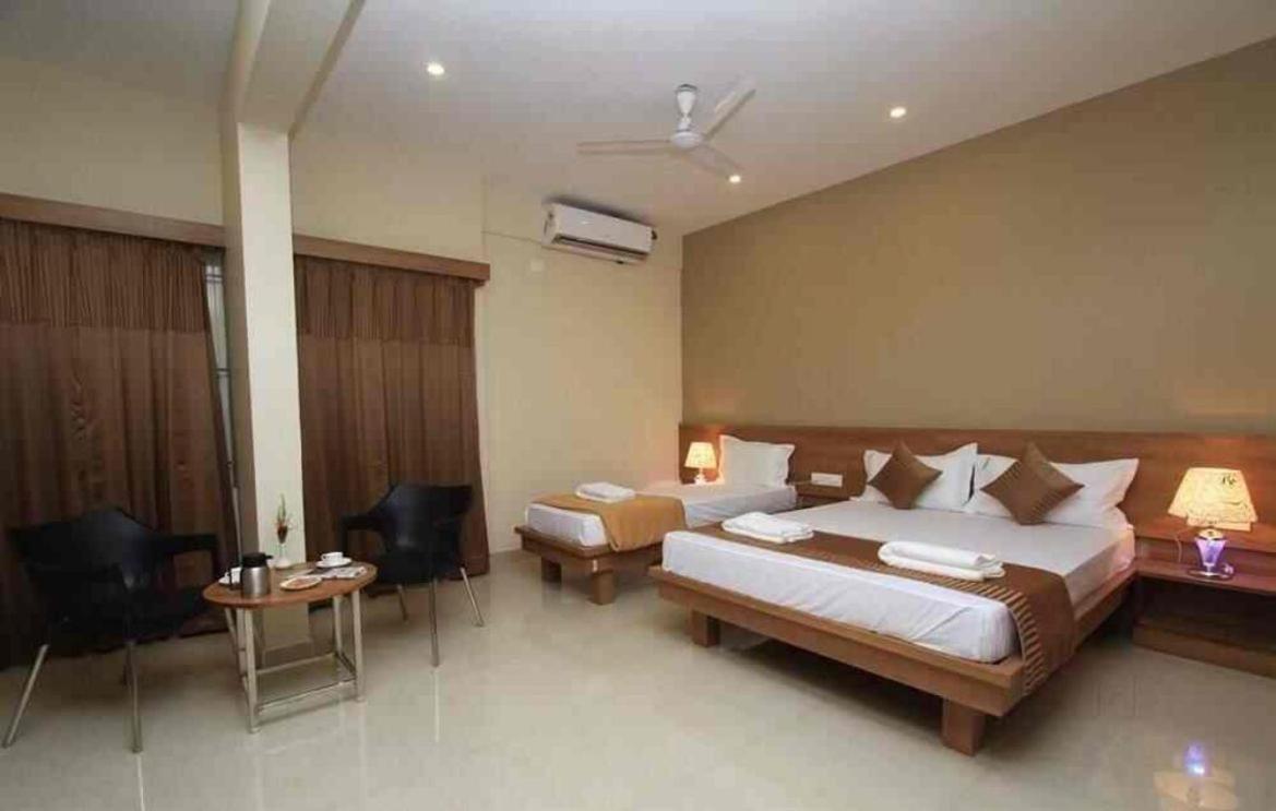 Samasth Rooms And Suits Májszúr Kültér fotó